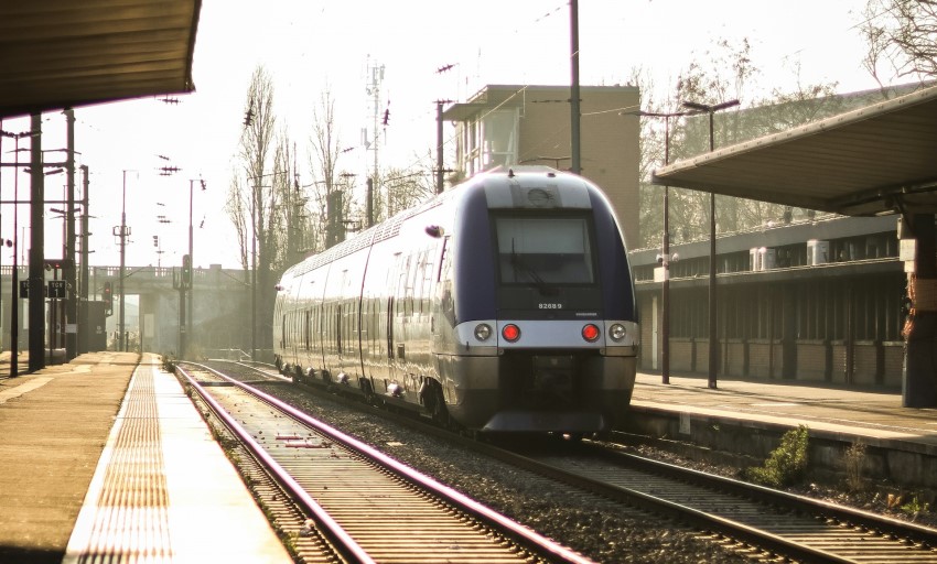 TER en gare d'Arras © Ruben Christen - Unsplash